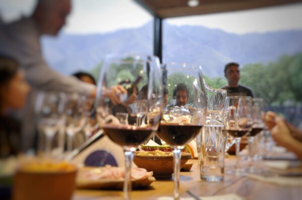 Reservá experiencias y eventos en bodegas Bodega Araoz de Lamadrid Almuerzos